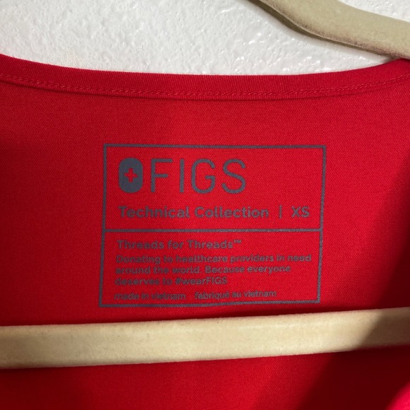 FIGS Technical Collection XS Red Scrub Top Medical Nursing Healthcare Uniform - Picture 2 of 5